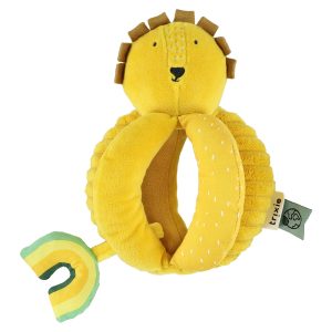 Trixie Grabbing ball